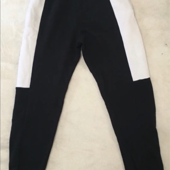 Nike Joggers - Picture 3 of 5